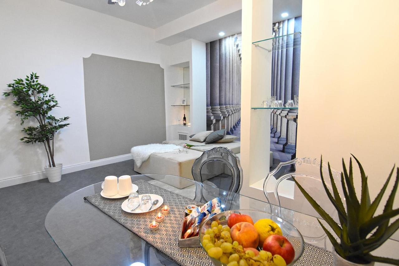 Susy Apartment Napoli Bagian luar foto